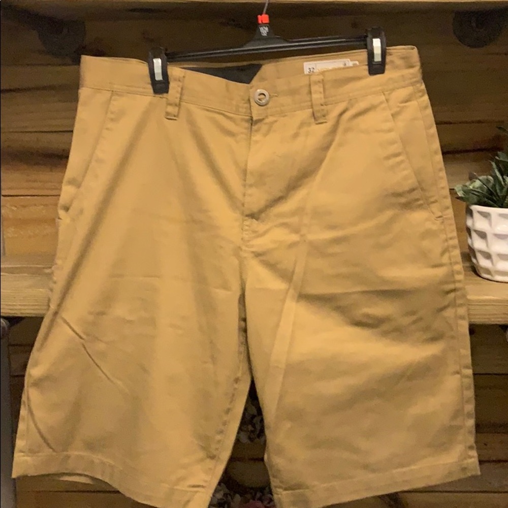 Men’s Volcom Shorts 32